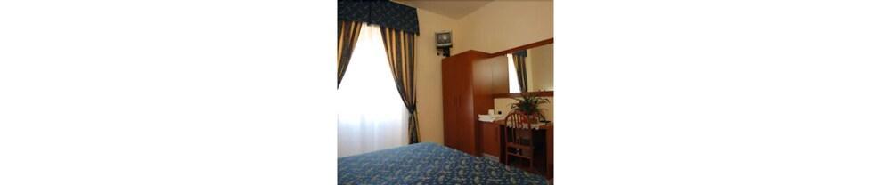 Hotel Maryelen 2 Rome Bagian luar foto