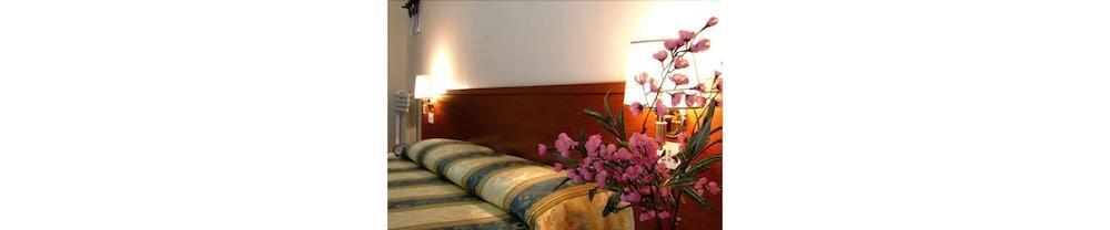 Hotel Maryelen 2 Rome Bagian luar foto